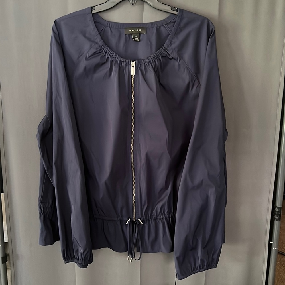 Tie & zipper windbreaker
